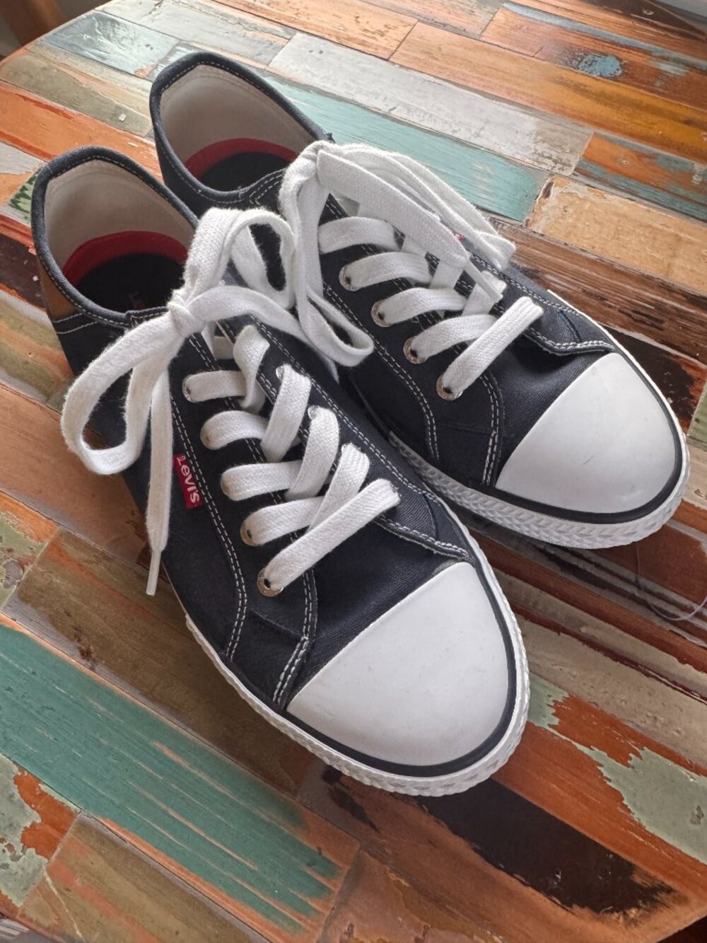 Fresh Kicks! Levi's Navy Canvas Sneakers - Women 8.5 - Picture 2 of 6